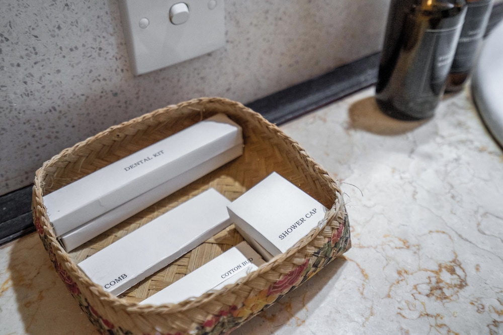 Bathroom amenities