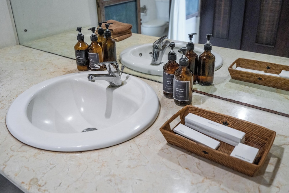 Bathroom amenities