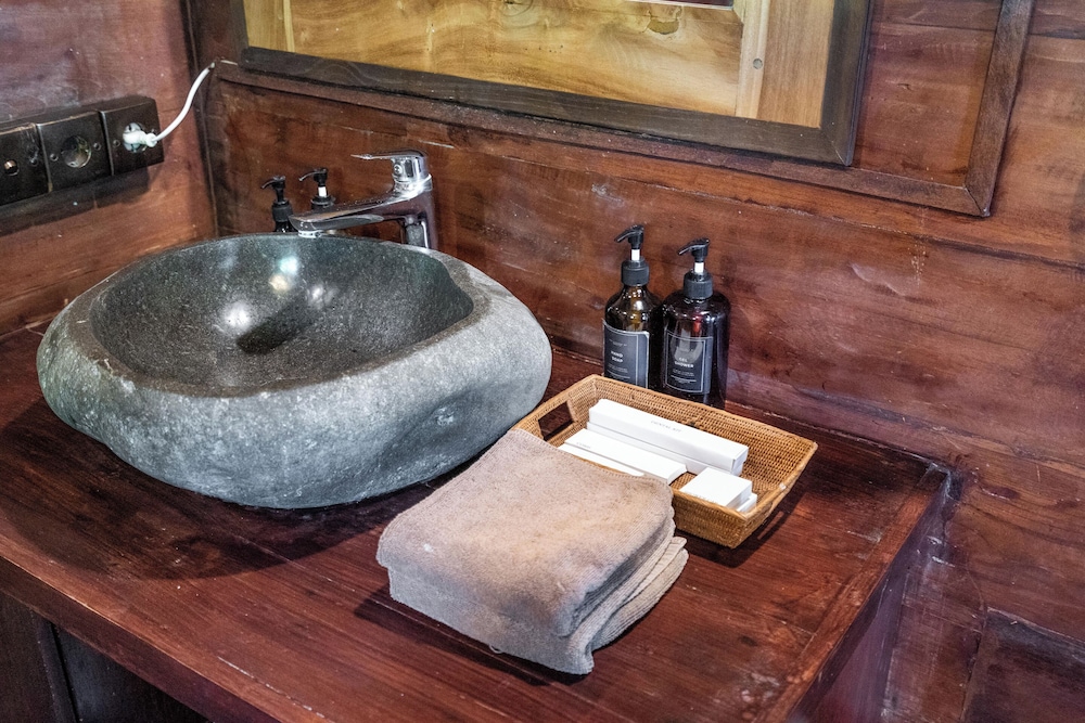 Bathroom amenities