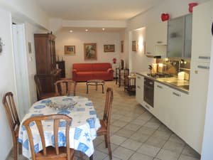 thumbnail: In-room dining