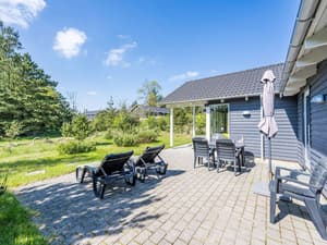 thumbnail: Outdoor dining
