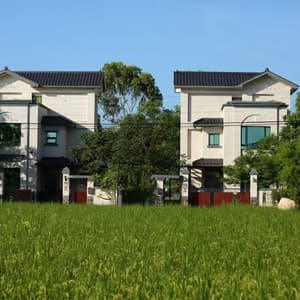thumbnail: Front of property