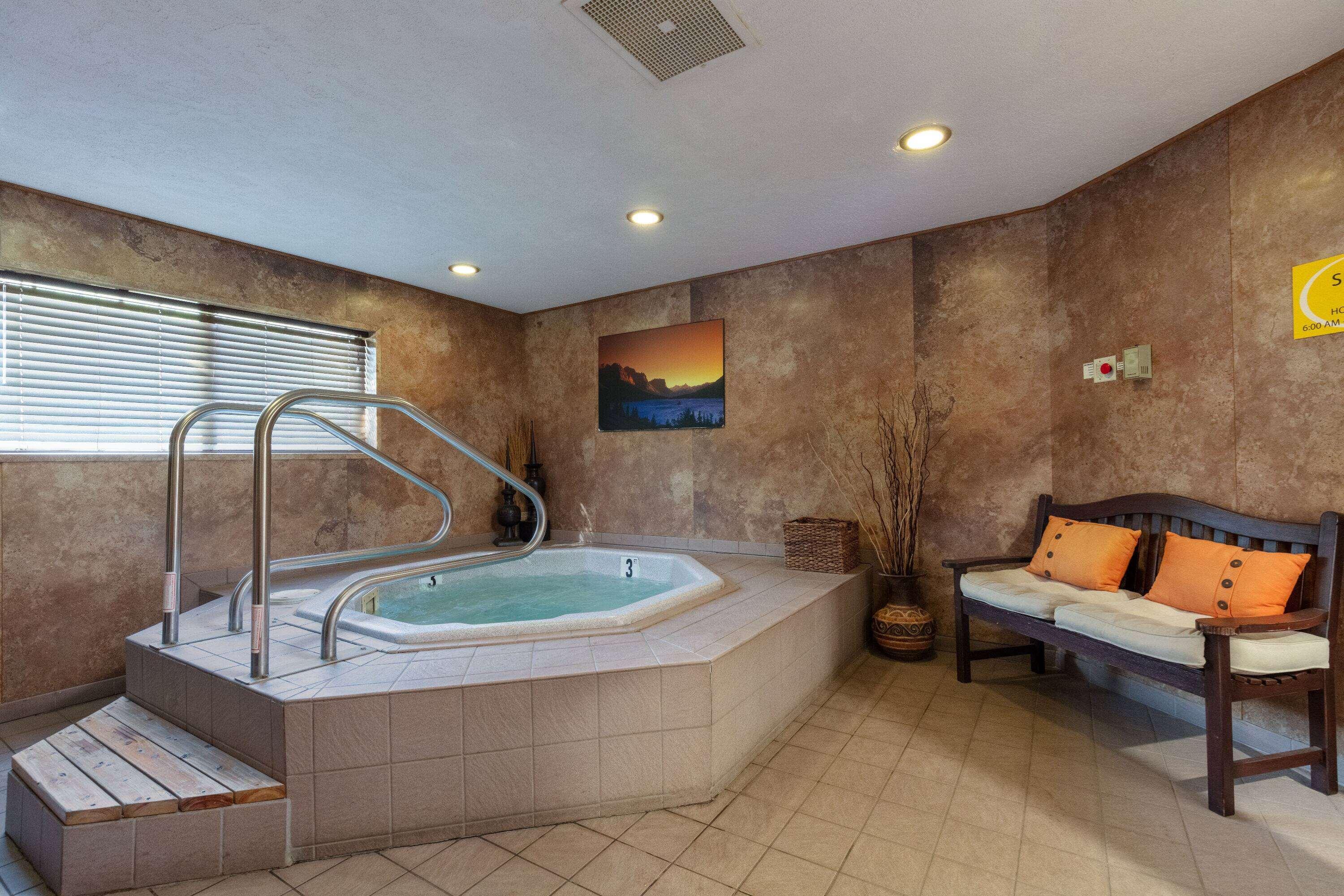 Swimming pool-spa