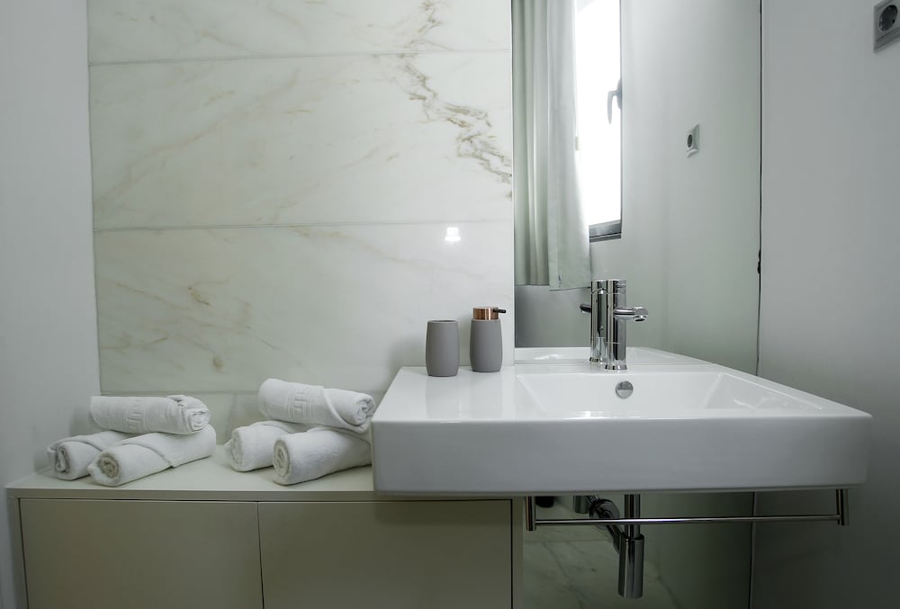Bathroom sink