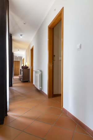 thumbnail: Hallway