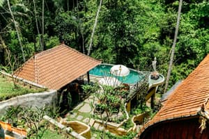 thumbnail: Front of property
