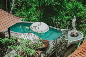 thumbnail: Front of property