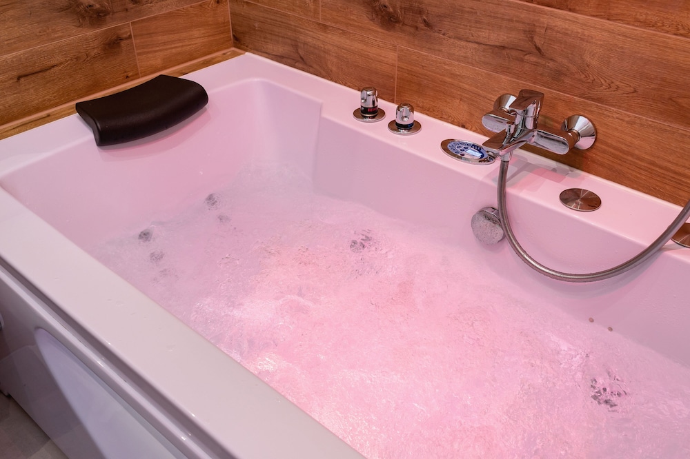 Private spa tub