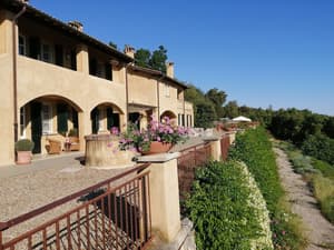 thumbnail: Front of property