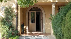 thumbnail: Front of property