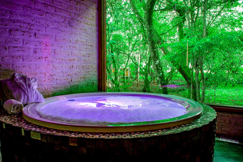 Indoor spa tub