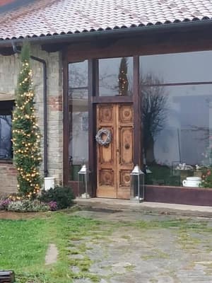 thumbnail: Exterior detail