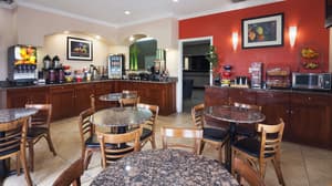 thumbnail: Breakfast area