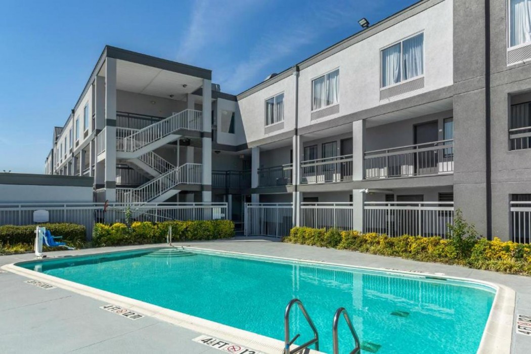 Swimming pool-spa