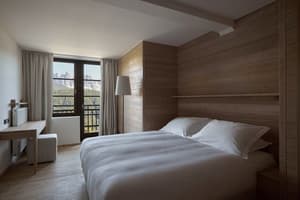 thumbnail: Suite - Bedroom