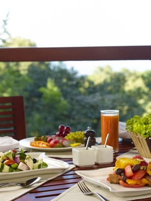 thumbnail: Family dining