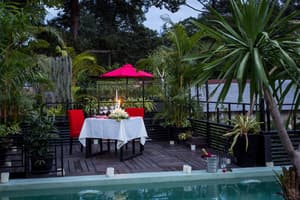 thumbnail: Outdoor dining