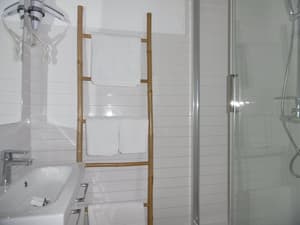 thumbnail: Bathroom shower