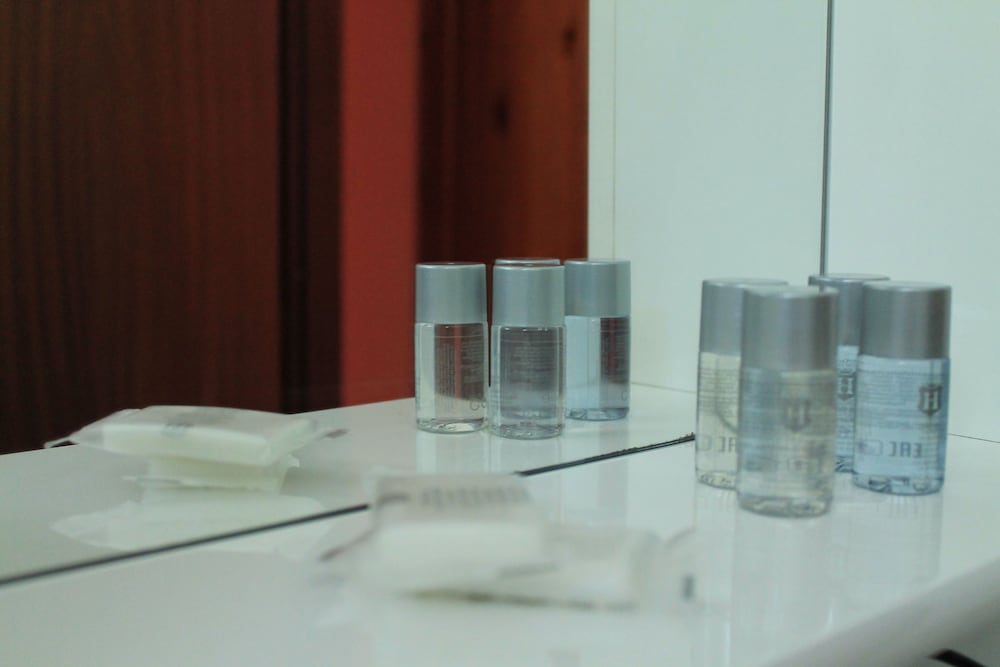 Bathroom amenities