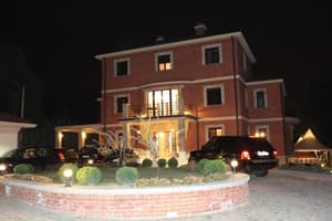 thumbnail: Exterior