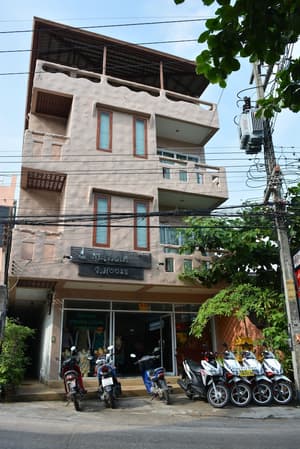 thumbnail: Front of property