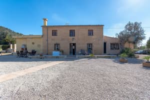 thumbnail: Front of property
