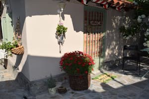 thumbnail: Front of property