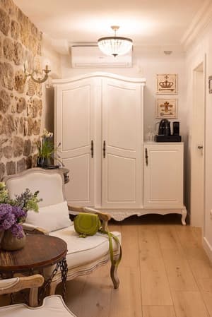 thumbnail: Interior