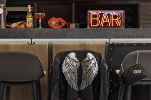thumbnail: Bar (on property)