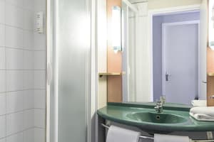 thumbnail: Bathroom amenities