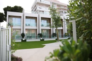 thumbnail: Exterior detail