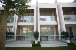 thumbnail: Front of property
