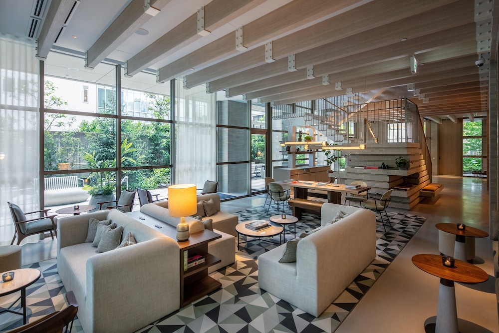 Lobby lounge