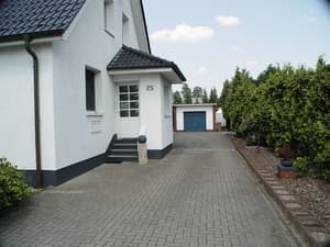 thumbnail: Exterior detail