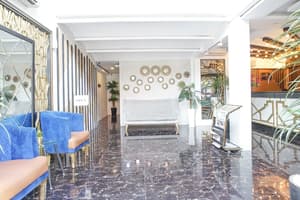 thumbnail: Lobby sitting area
