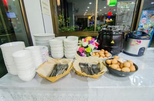 thumbnail: Breakfast area