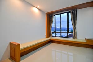 thumbnail: Lobby sitting area