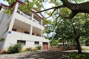 thumbnail: Exterior