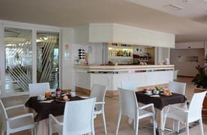 thumbnail: Bar (on property)