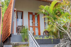thumbnail: Front of property