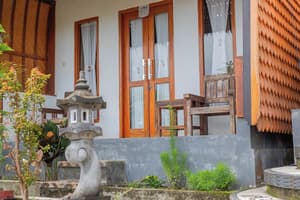 thumbnail: Front of property