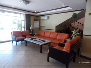 thumbnail: Lobby sitting area