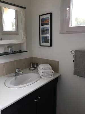 thumbnail: Bathroom sink
