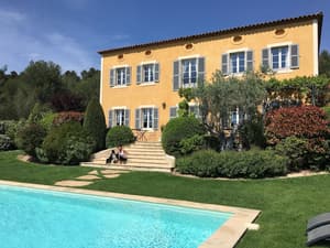 thumbnail: Front of property