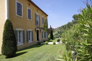 thumbnail: Front of property
