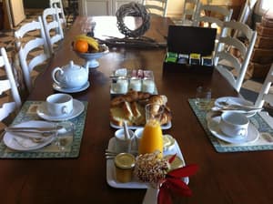 thumbnail: Breakfast area
