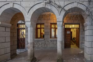 thumbnail: Property entrance