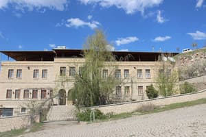 thumbnail: Front of property