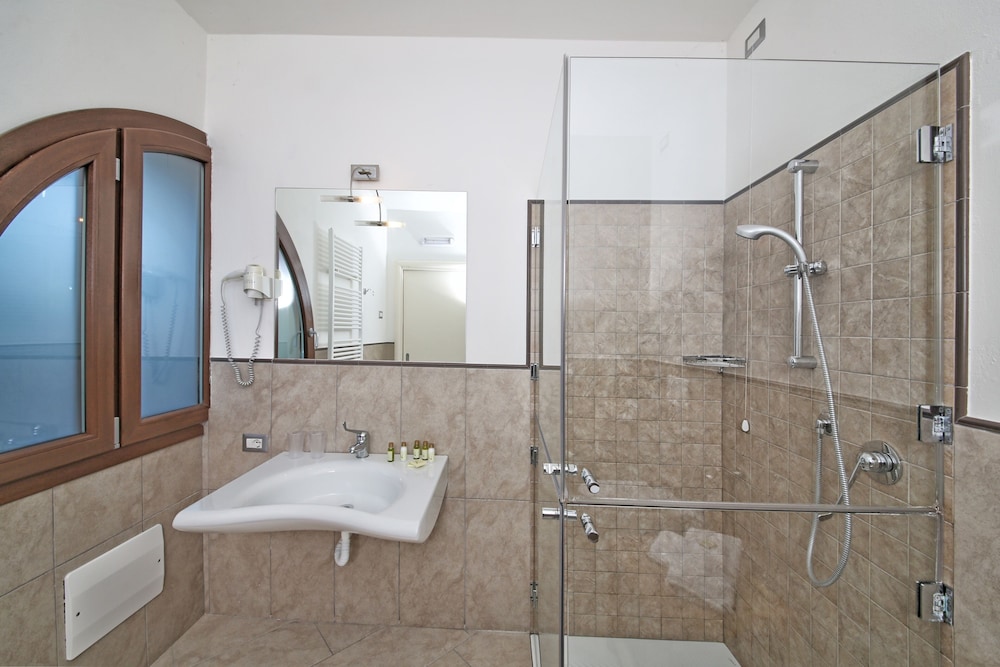 Bathroom shower