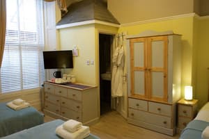thumbnail: Room